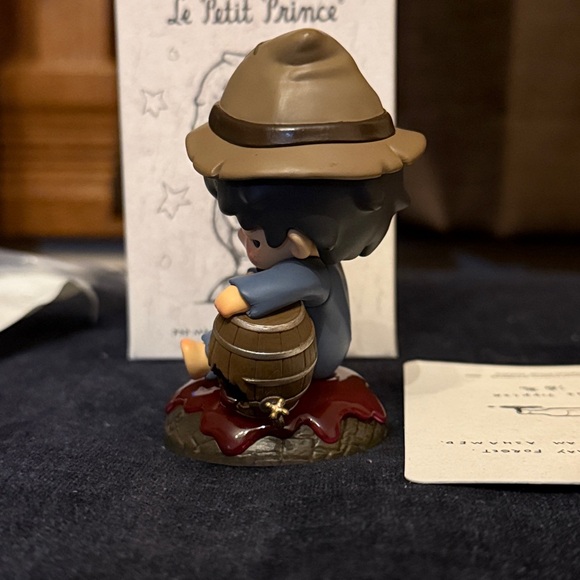 POP Mart - Hirono Le Petit Prince - Tippler Figurine - Picture 3 of 5
